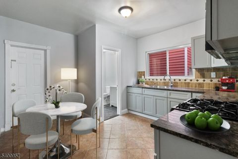 29 Highland Ave Newark City NJ 07104