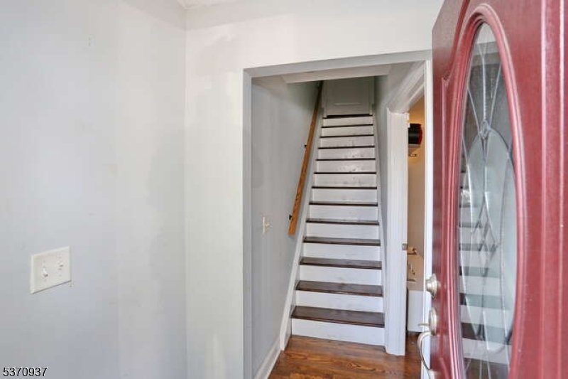 99 E 7Th St