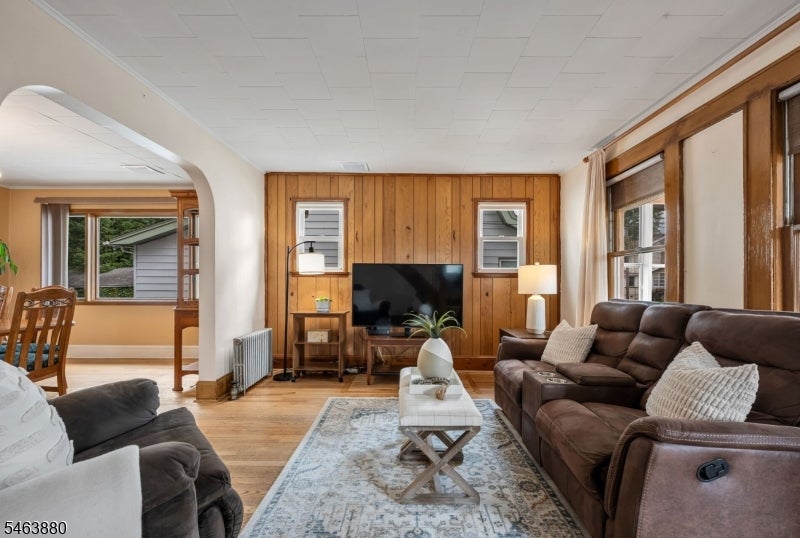 60 Mohr Ave