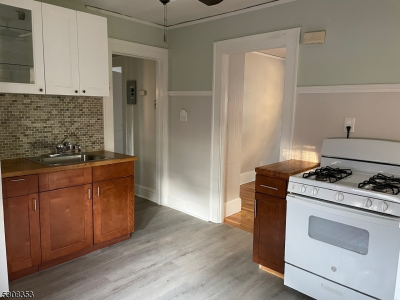 28 Walnut Pkwy 3