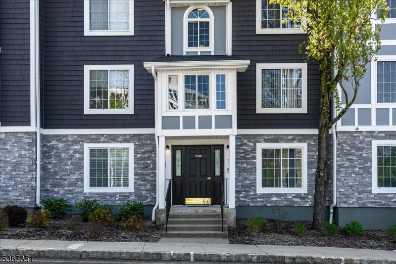 81 Village Dr 81