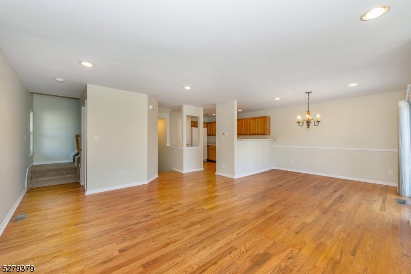 102 Lakeview Ct