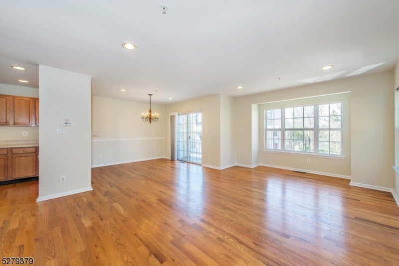 102 Lakeview Ct