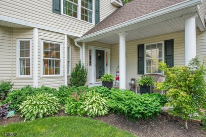 31 Cooper Ln Long Hill Twp. NJ 07946