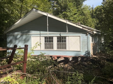 1 Tall Timbers Dr Glen Gardner Boro NJ 08826