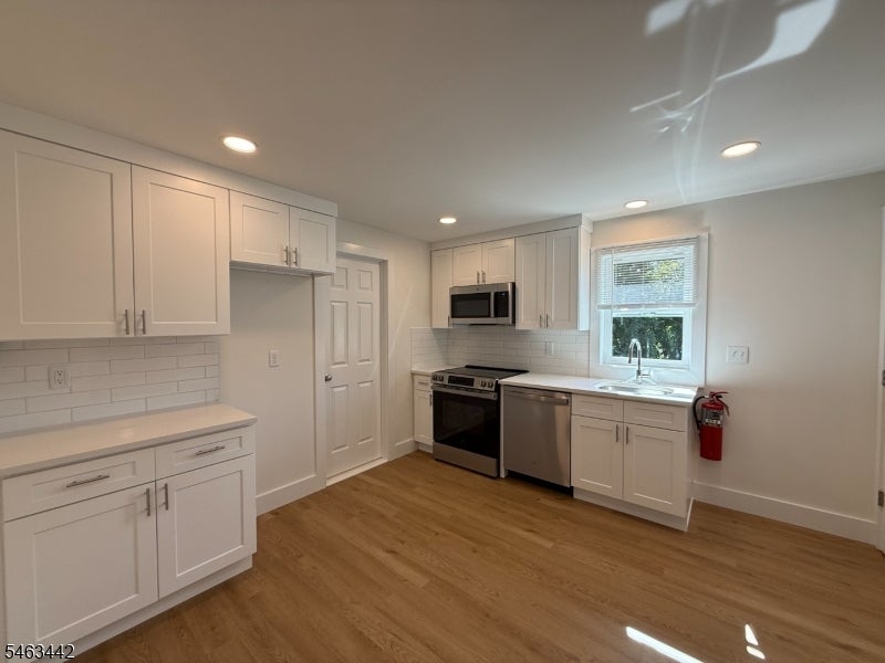 391 Hollywood Ave