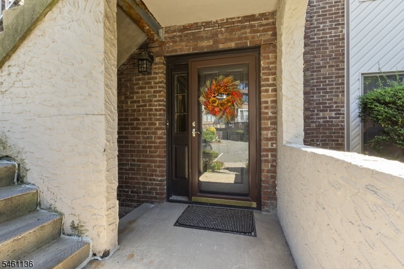 900 Valley Rd 3