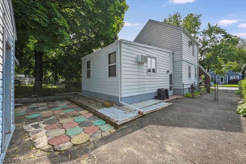 43 Hall St