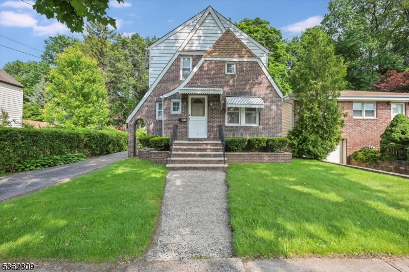 43 Hall St