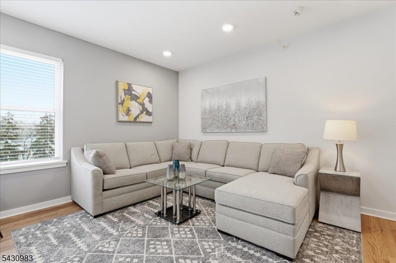 660 Bloomfield Ave 405