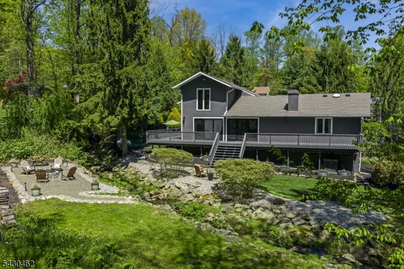 4 Colonel Evans Dr
