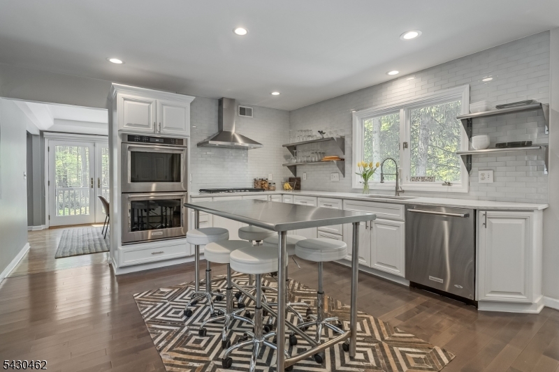4 Colonel Evans Dr