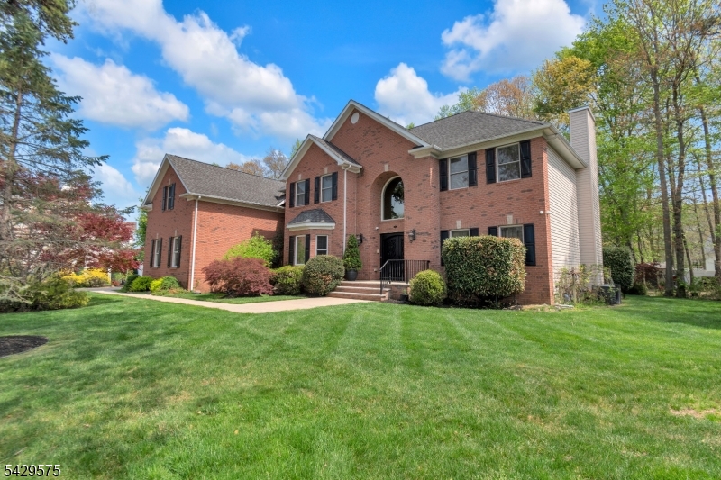 23 Yellowstone Dr