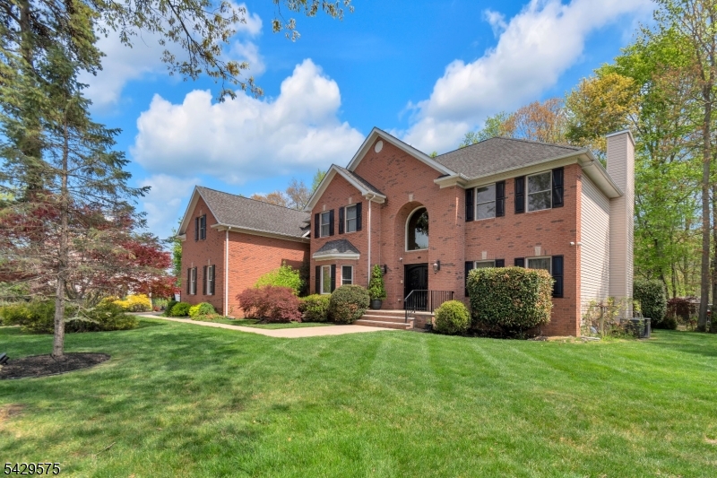 23 Yellowstone Dr