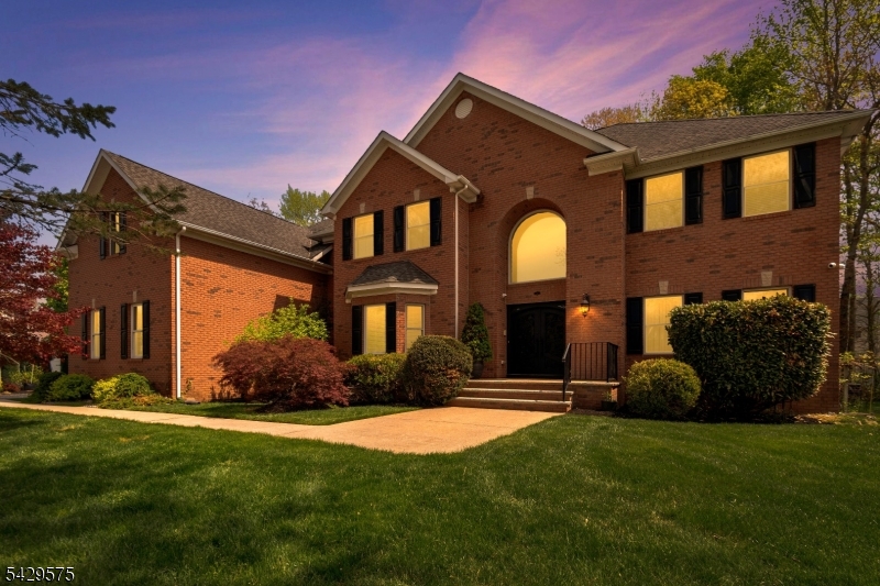23 Yellowstone Dr