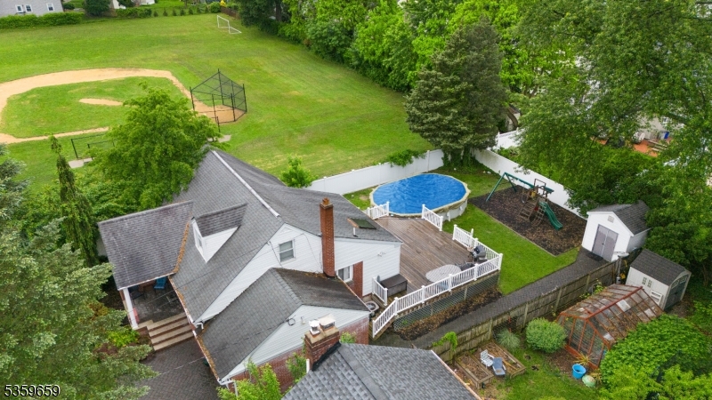 33 Irwin Pl