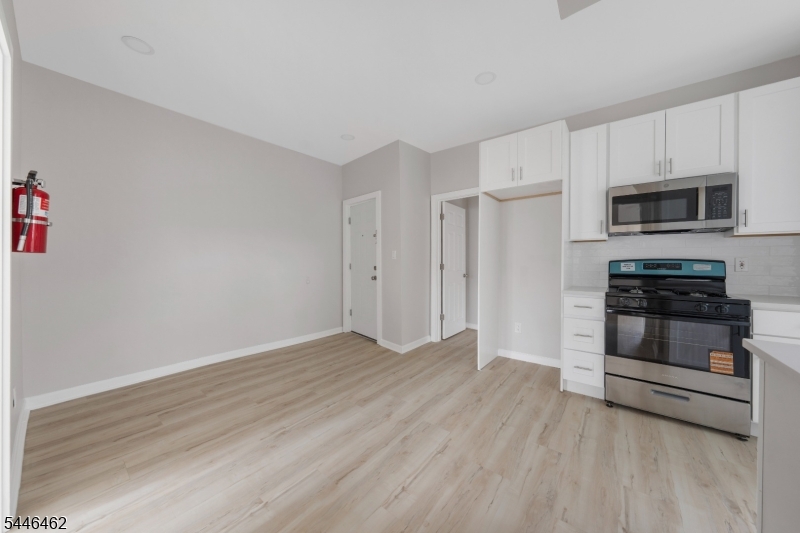 59 Henry St B3