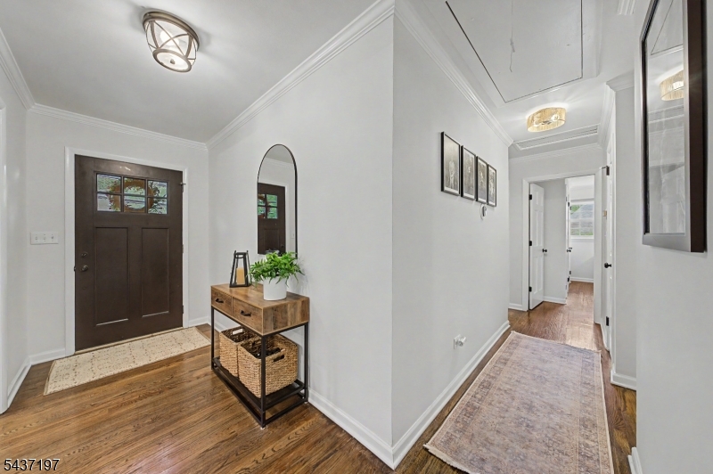 8 Seneca Ave