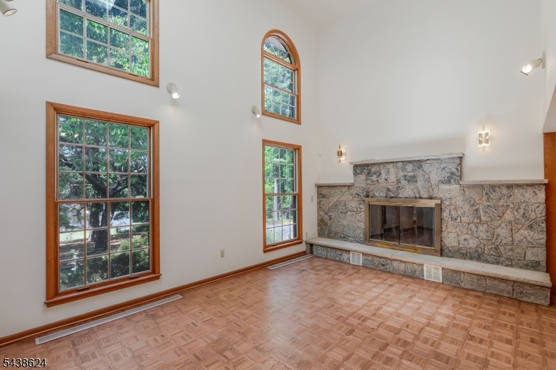 29 Brook Dr