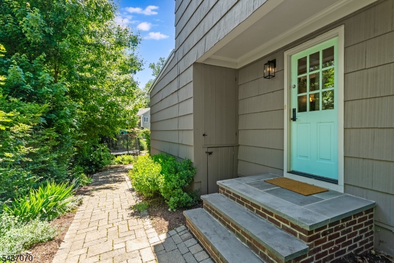 40 Collinwood Rd