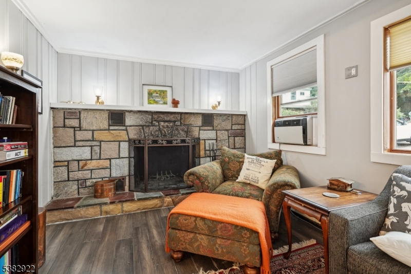 716 Glen Rd
