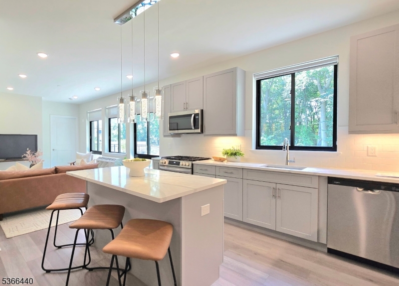 135 Fairfield Rd 101