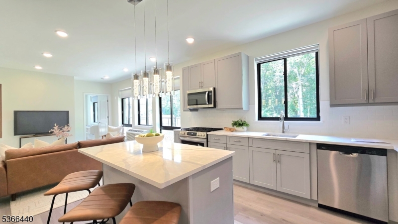 135 Fairfield Rd 101