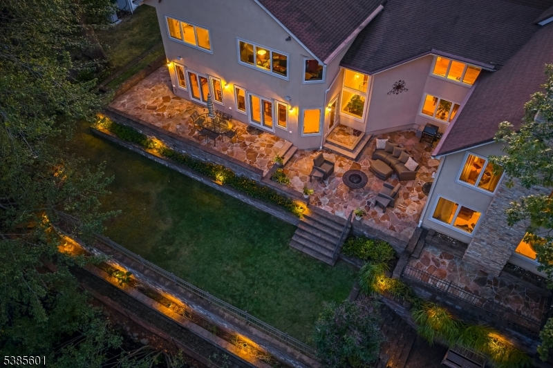 12 Ridgewood Pkwy E