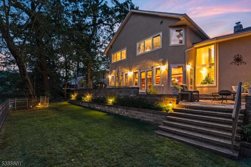 12 Ridgewood Pkwy E