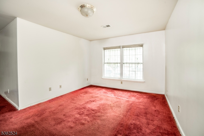 125 S 8th St