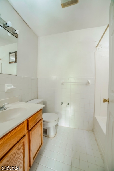 125 S 8th St