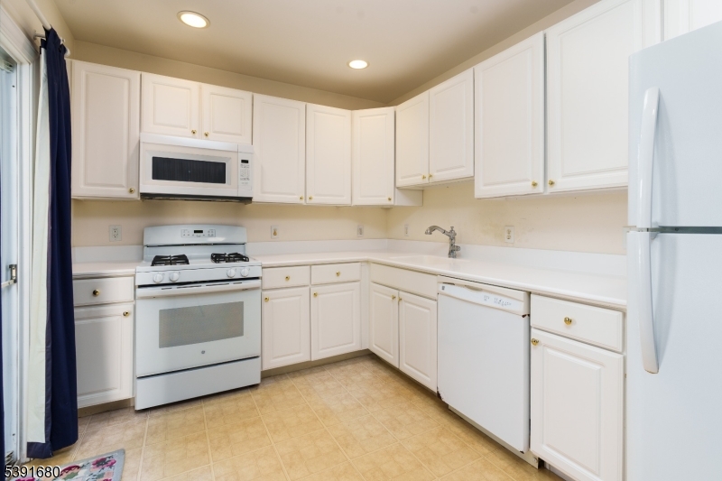 11 Wilshire Ter