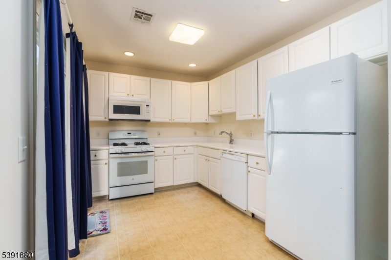 11 Wilshire Ter