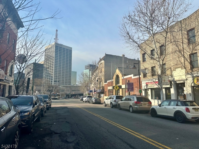 46 Ferry St 3R