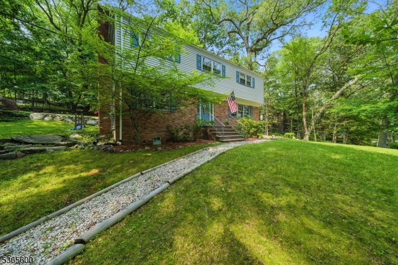 23 Glenwood Dr