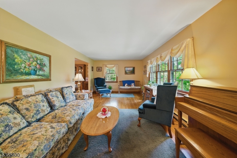 23 Glenwood Dr