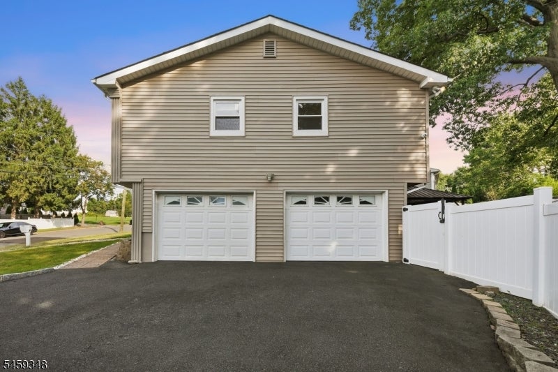 66 Lockwood Pl