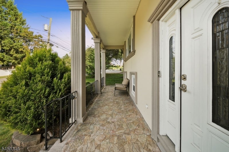 66 Lockwood Pl