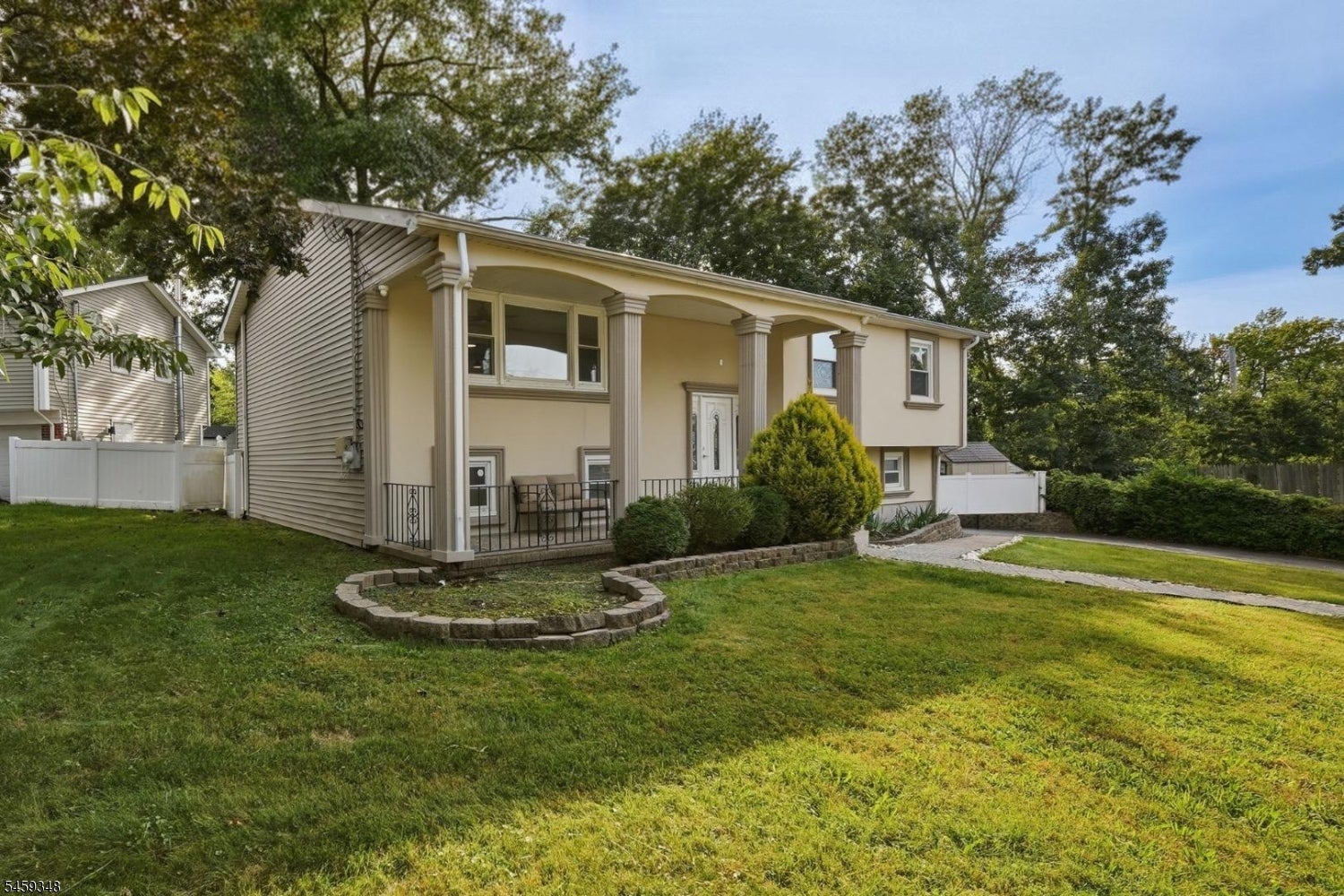 66 Lockwood Pl