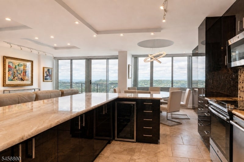 1 Claridge Dr 1025