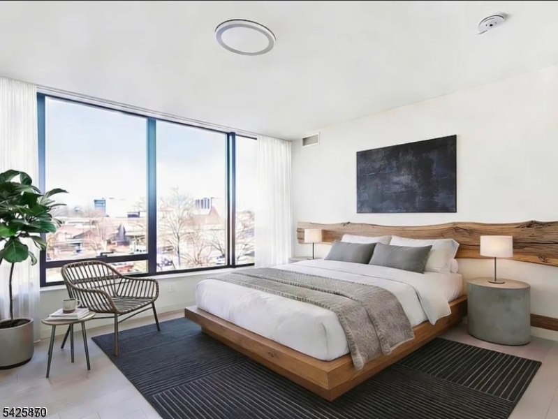 258 S Harrison St 1504