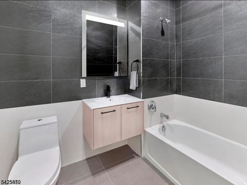 258 S Harrison St 1504