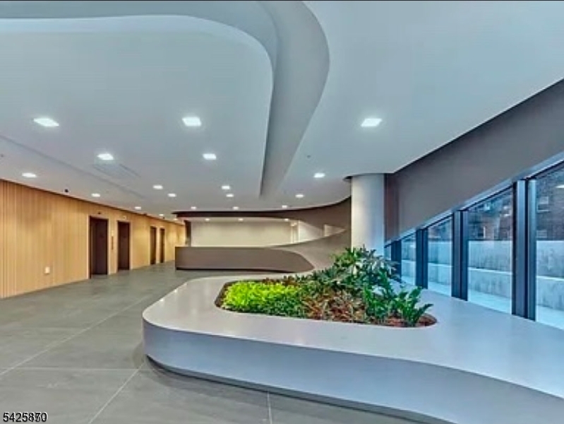 258 S Harrison St 1504