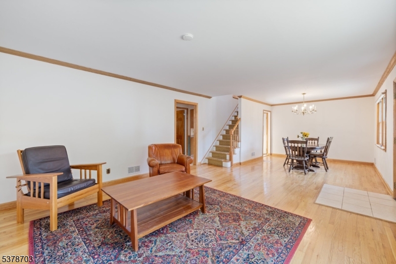 25 Lyon Rd