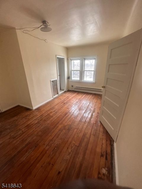 45 Finlay Pl Newark City NJ 07106