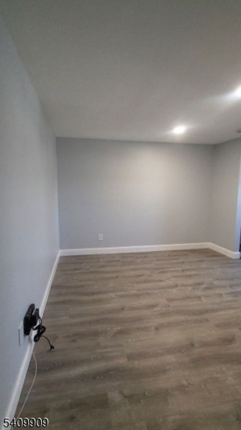 123 W 1St Ave Roselle Boro NJ 07203