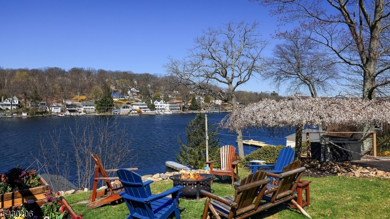 373 Lakeside Blvd