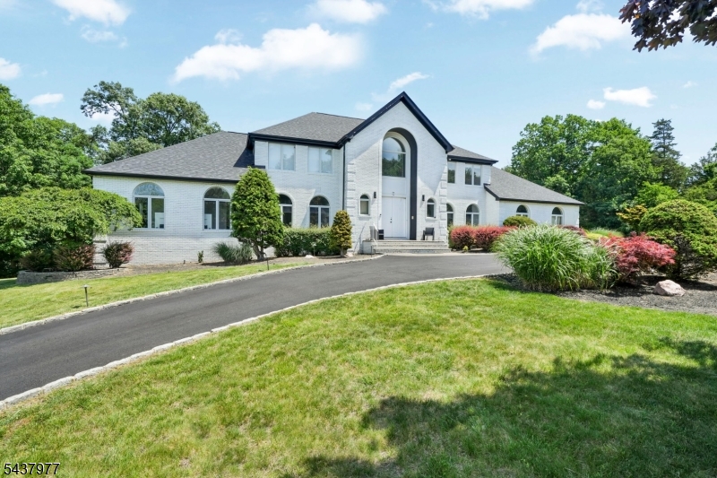 14 Woodshire Ter