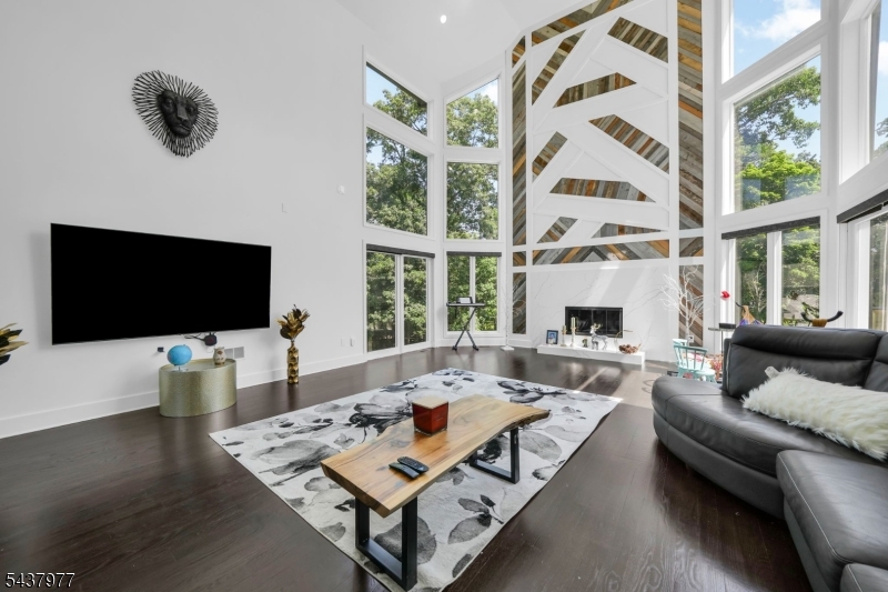14 Woodshire Ter
