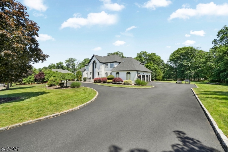 14 Woodshire Ter